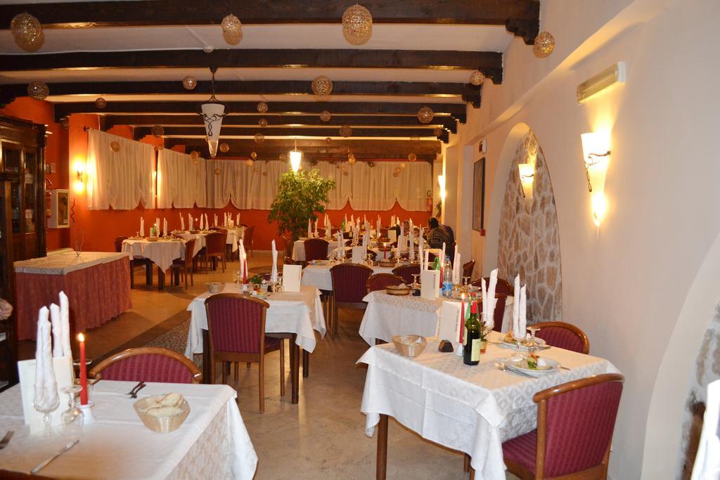 Hotel Alle Vecchie Arcate Pescasseroli Bagian luar foto